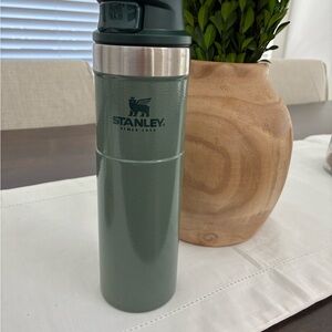 Stanley Classic Green Insulated Bottle